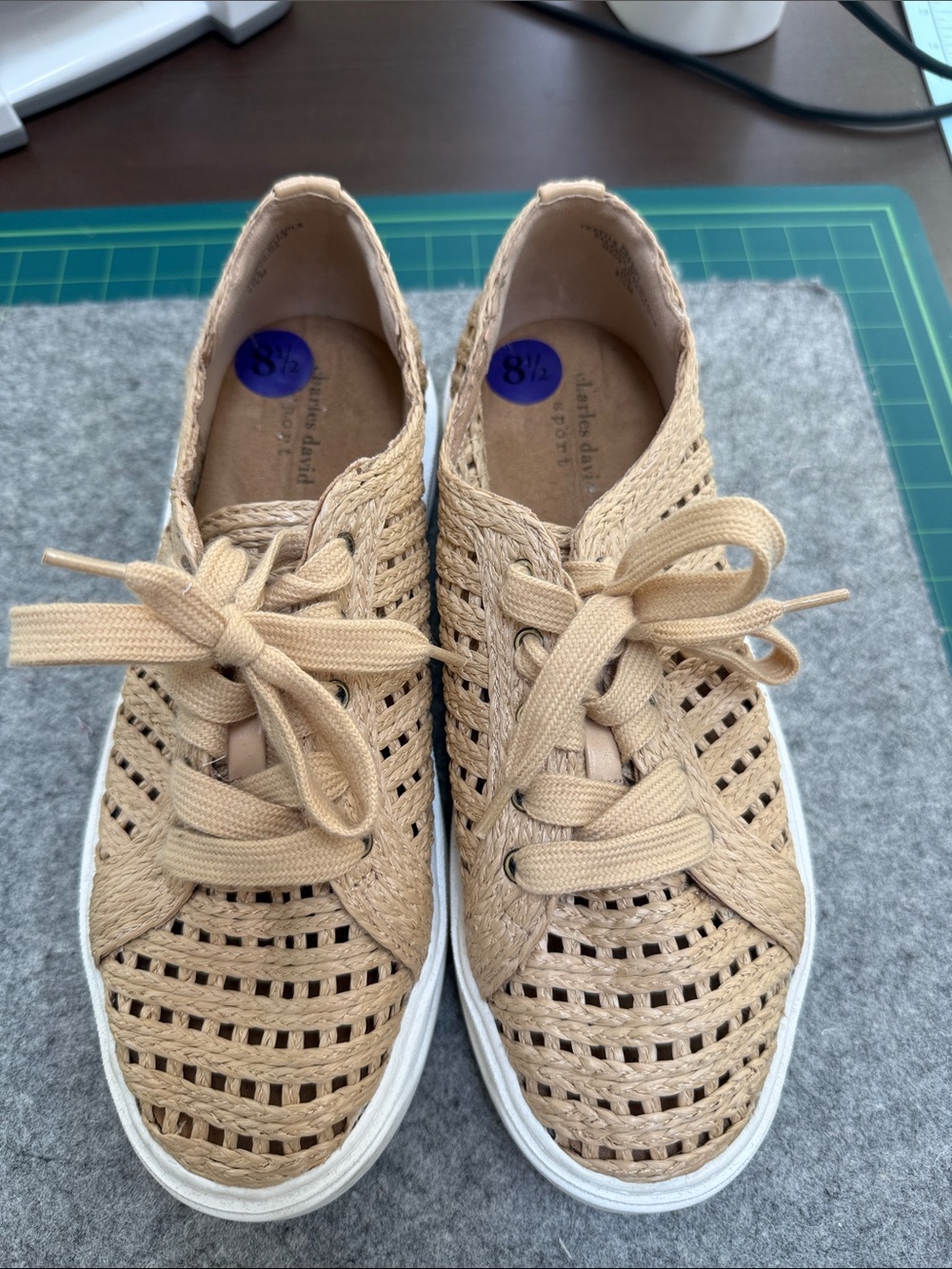 Charles David Beige Woven Lace-Up Sneakers Sz 8.5